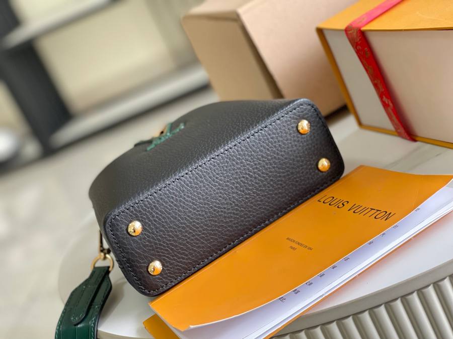 Louis Vuitton Capucines Black 87CF