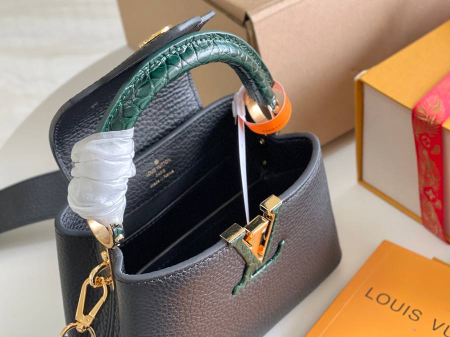 Louis Vuitton Capucines Black 87CF