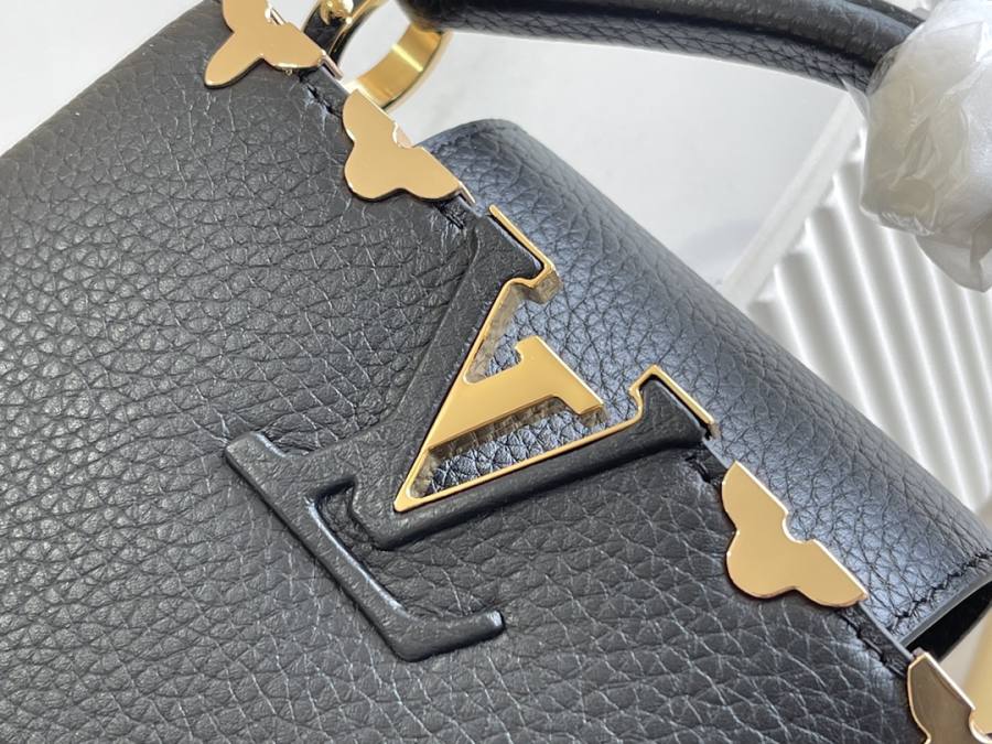 Louis Vuitton Capucines Black 9127