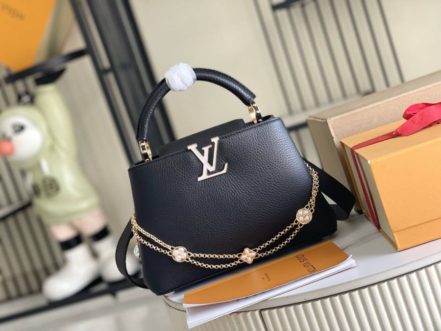 Louis Vuitton Capucines Black 9D41