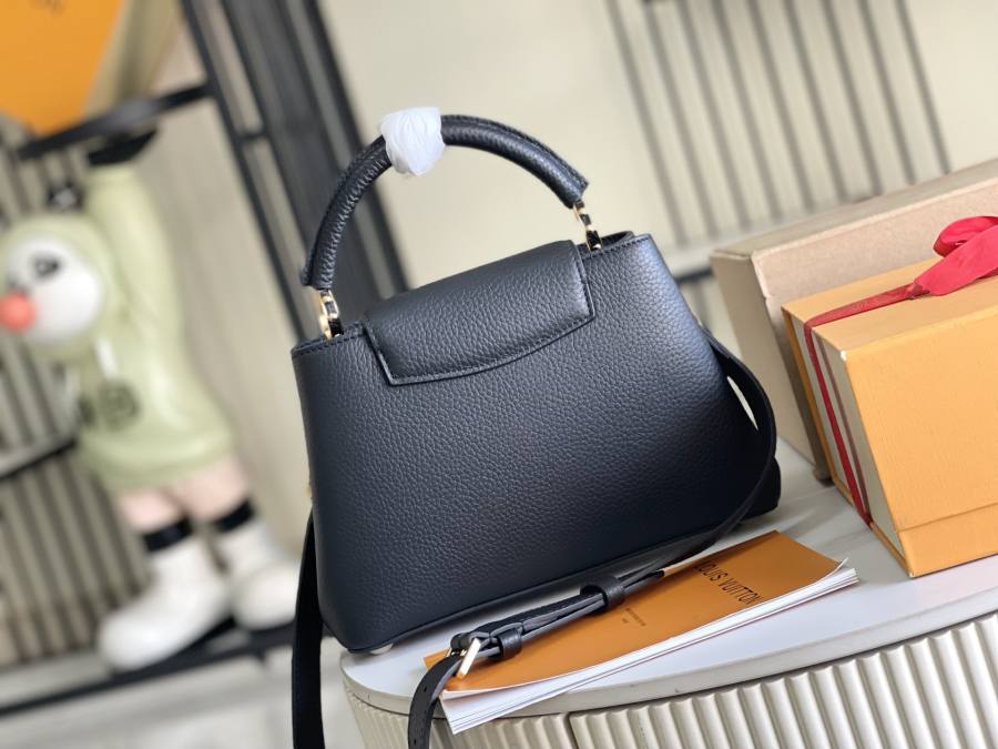 Louis Vuitton Capucines Black 9D41