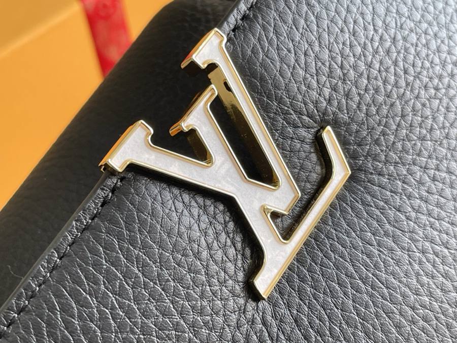 Louis Vuitton Capucines Black 9D41