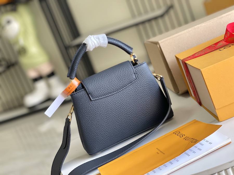 Louis Vuitton Capucines Blue A52B