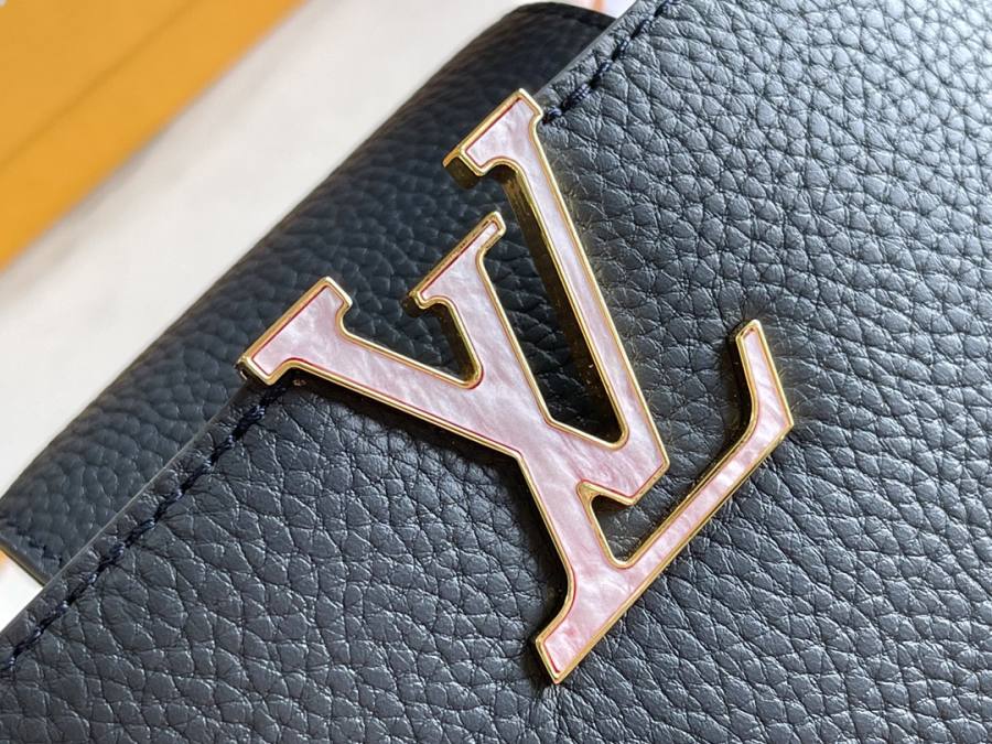 Louis Vuitton Capucines Blue A52B
