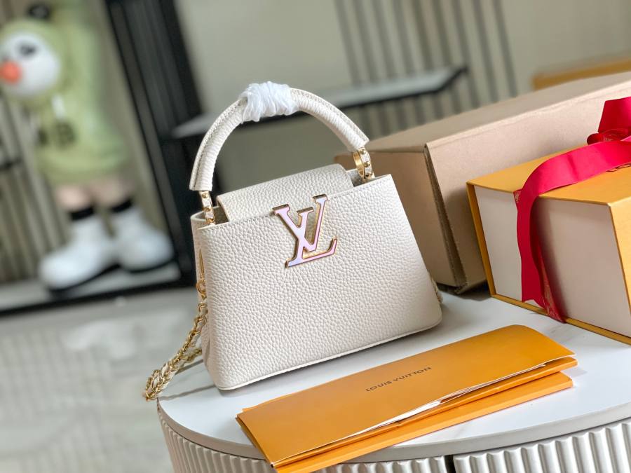 Louis Vuitton Capucines Cream F1C0