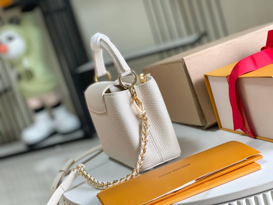 Louis Vuitton Capucines Cream F1C0