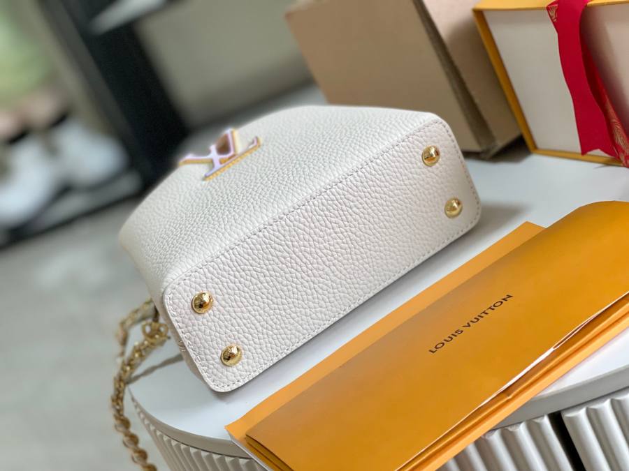 Louis Vuitton Capucines Cream F1C0