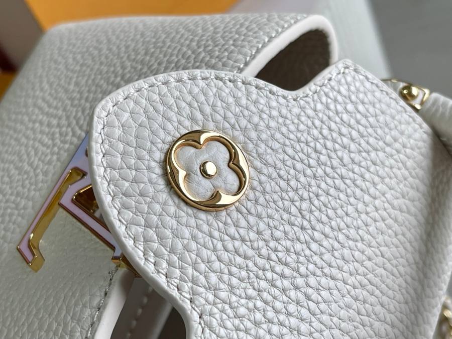 Louis Vuitton Capucines Cream F1C0