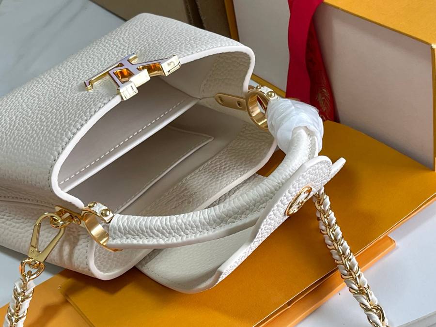 Louis Vuitton Capucines Cream F1C0