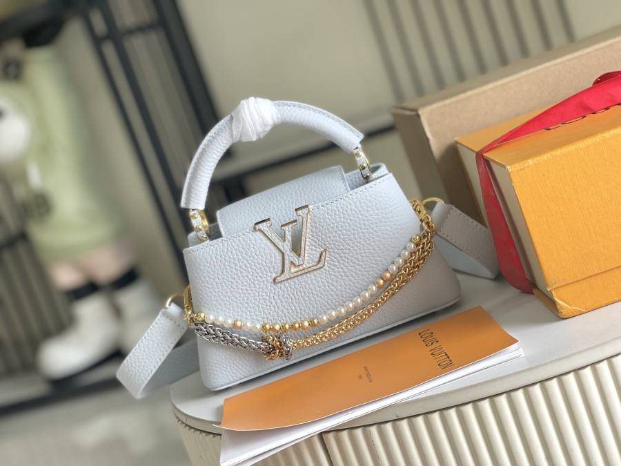 Louis Vuitton Capucines FB13