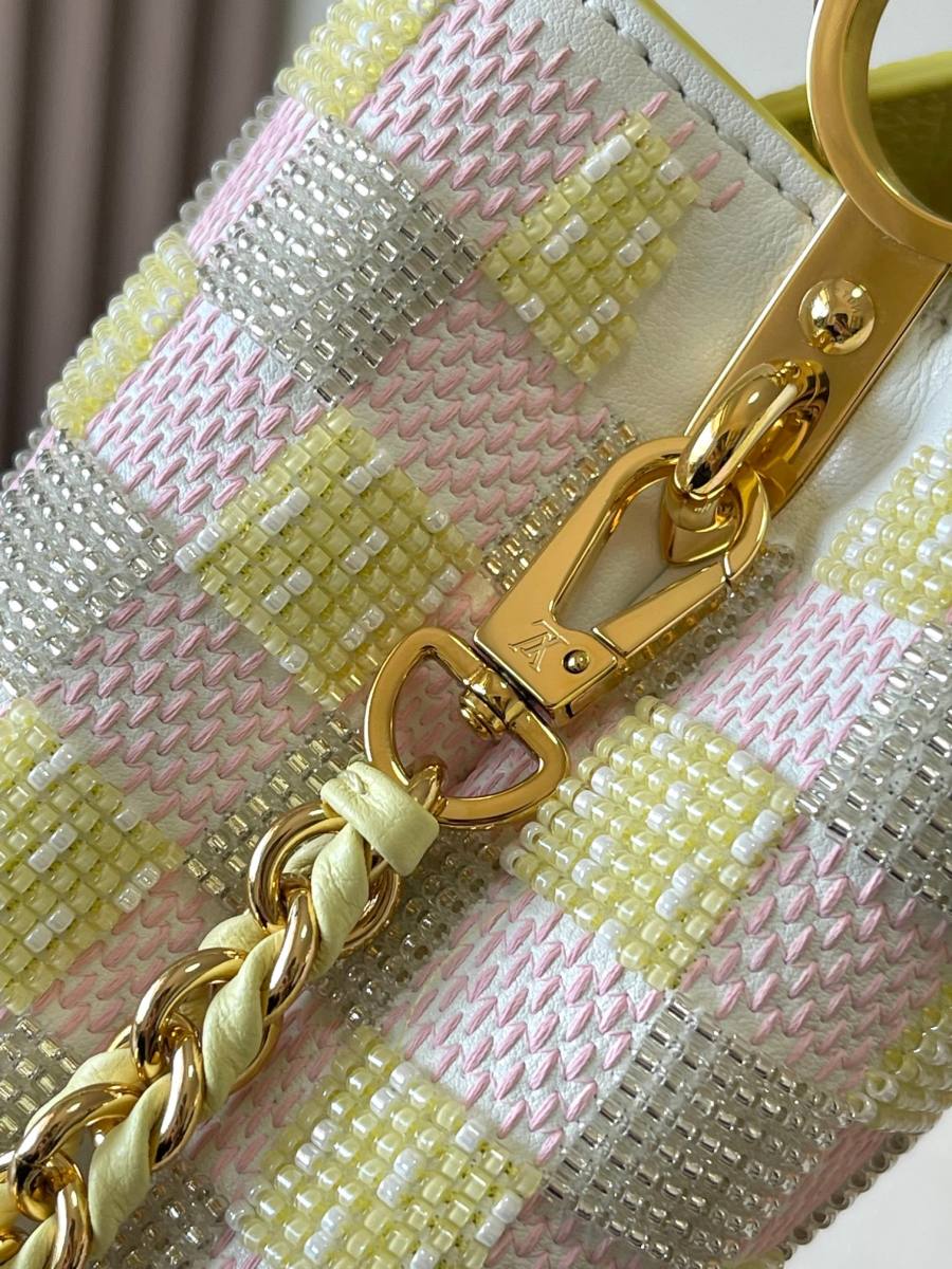 Louis Vuitton Capucines M24809 23E9