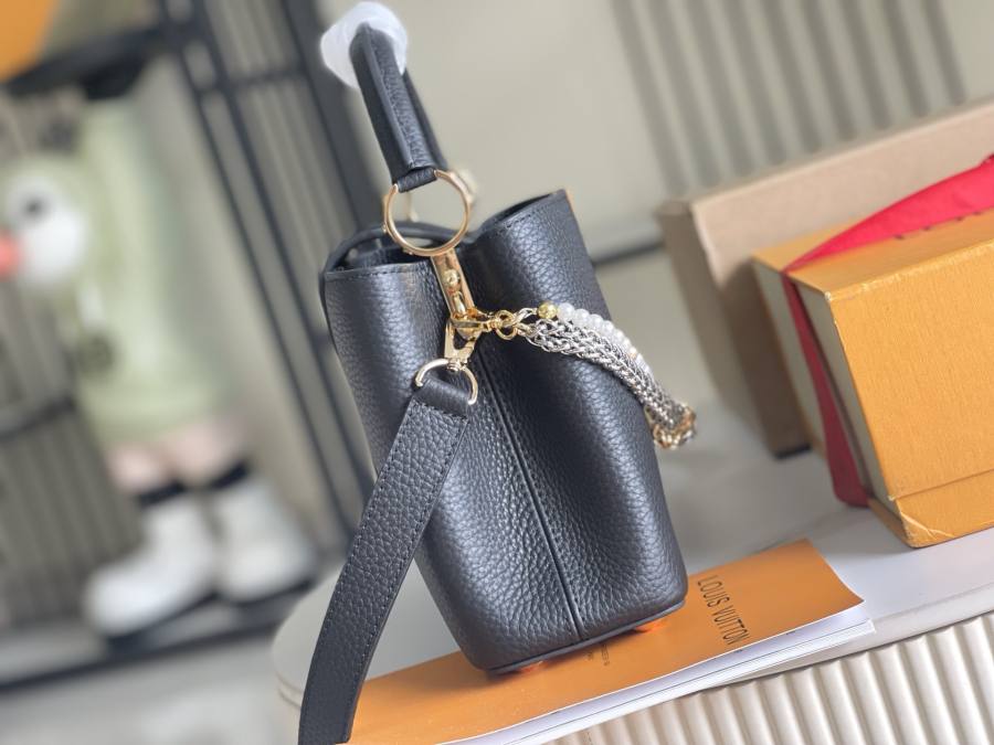 Louis Vuitton Capucines M27308 B442