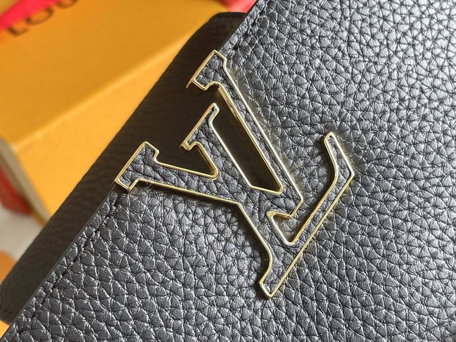 Louis Vuitton Capucines M27308 B442