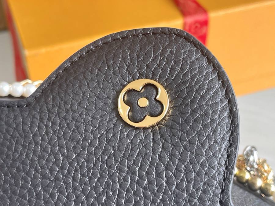 Louis Vuitton Capucines M27308 B442