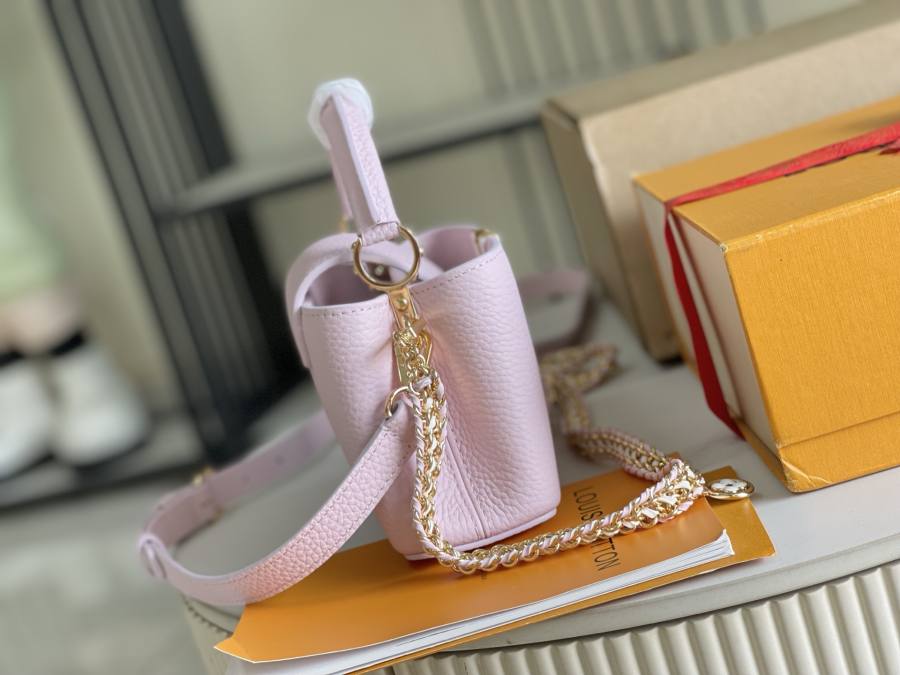 Louis Vuitton Capucines M29438 592D