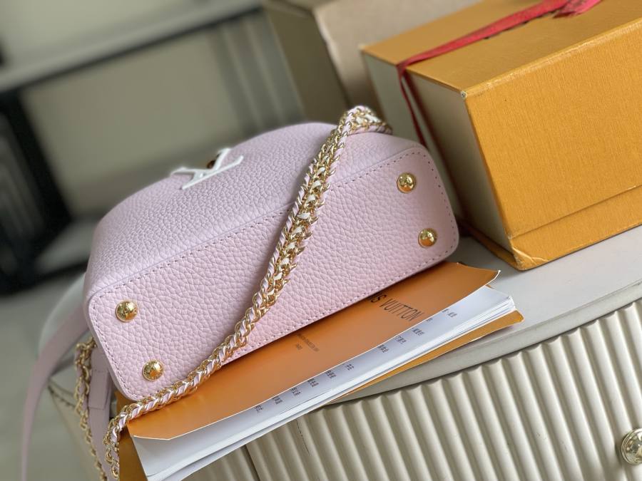 Louis Vuitton Capucines M29438 592D