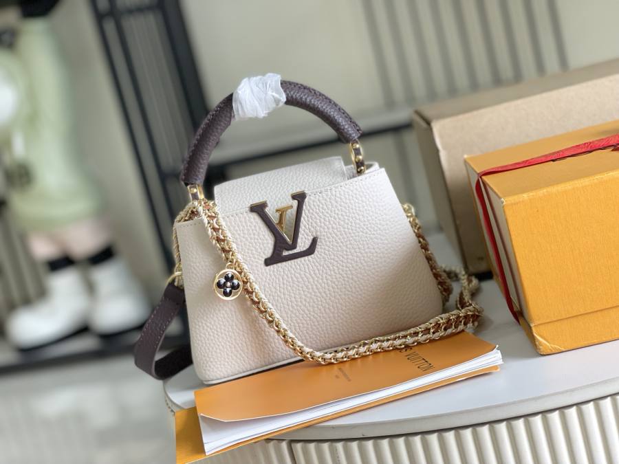 Louis Vuitton Capucines M29438 693A