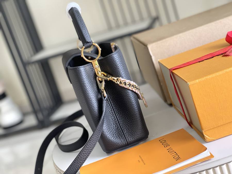 Louis Vuitton Capucines M29438 Black B797