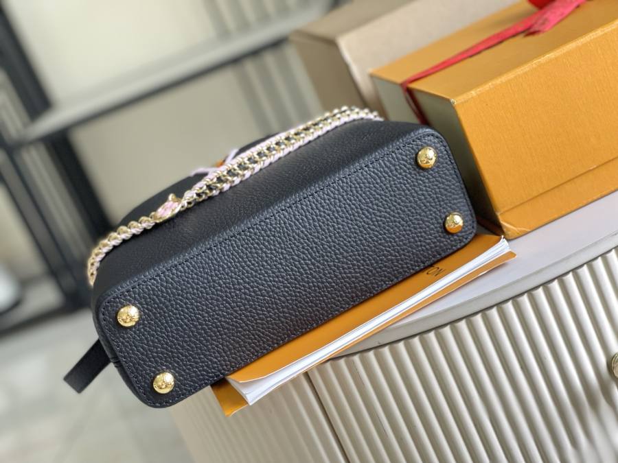 Louis Vuitton Capucines M29438 Black B797
