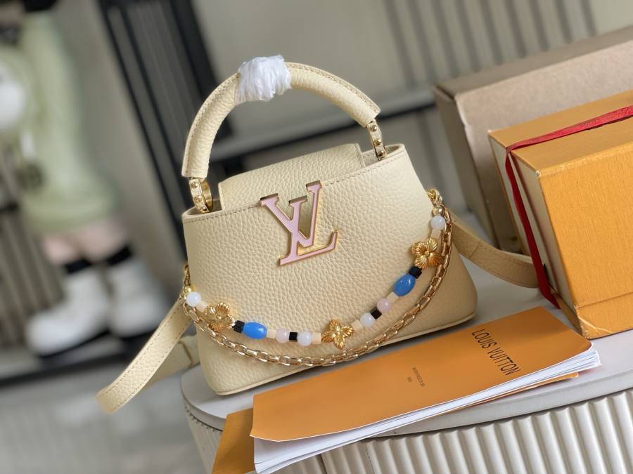 Louis Vuitton Capucines M29500 242F