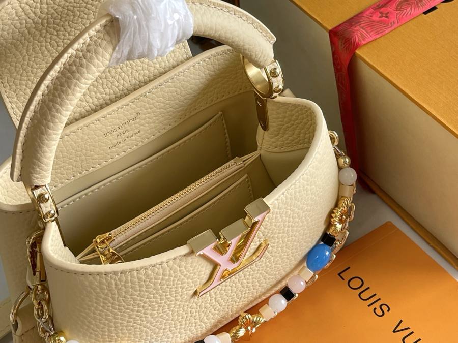 Louis Vuitton Capucines M29500 242F
