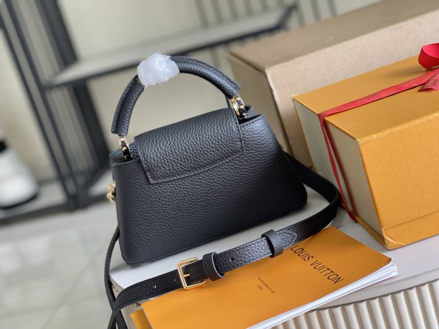 Louis Vuitton Capucines M29500 Black 93E5