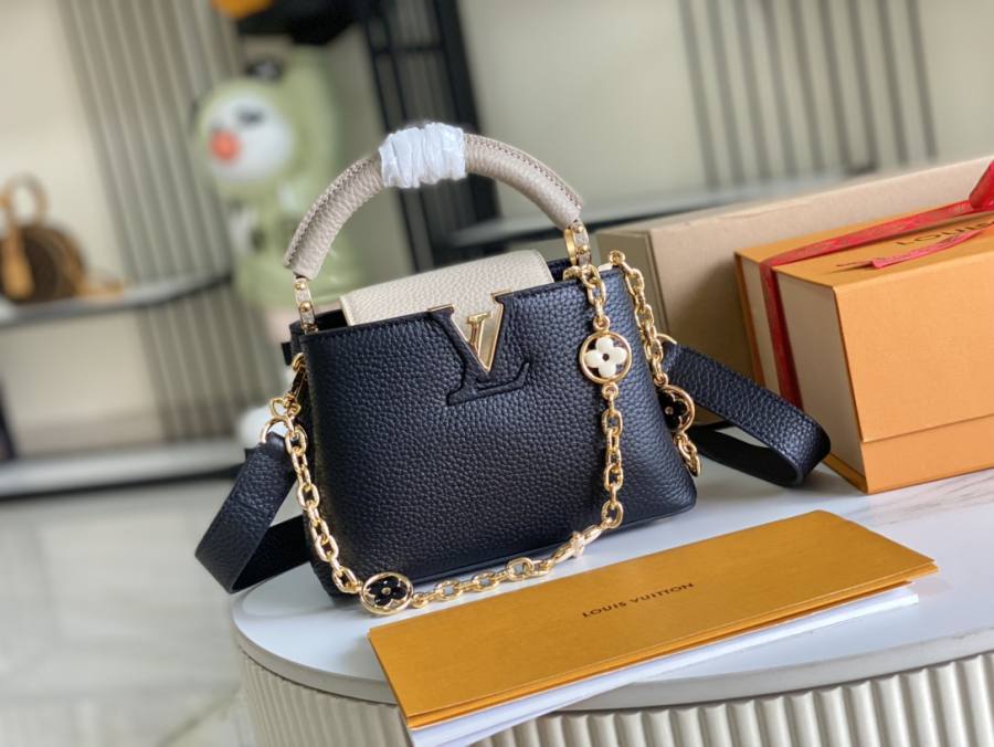 Louis Vuitton Capucines MM M25386 31 x 20 x 11 Black A802