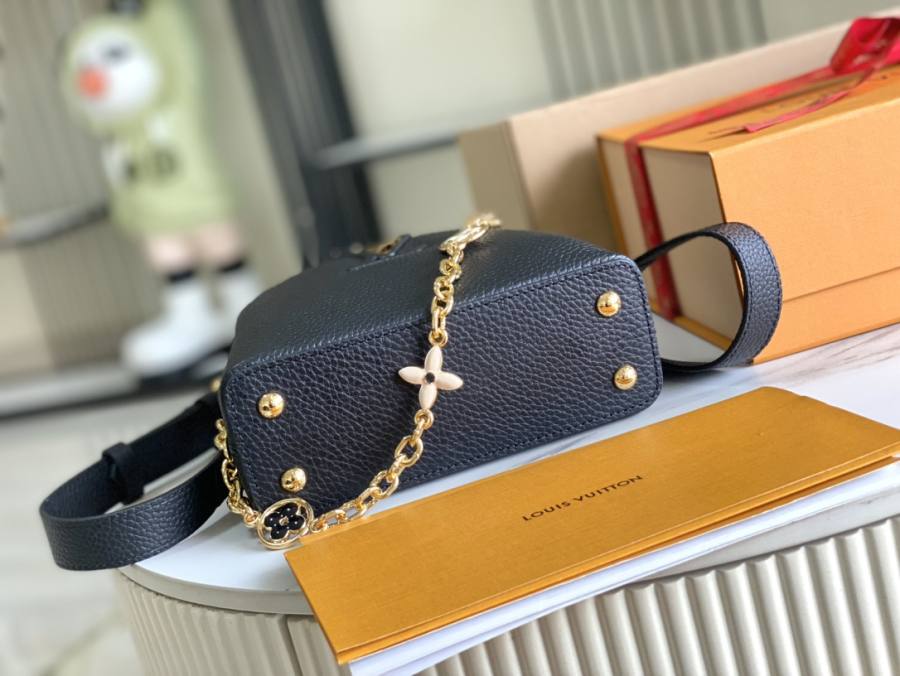 Louis Vuitton Capucines MM M25386 31 x 20 x 11 Black A802