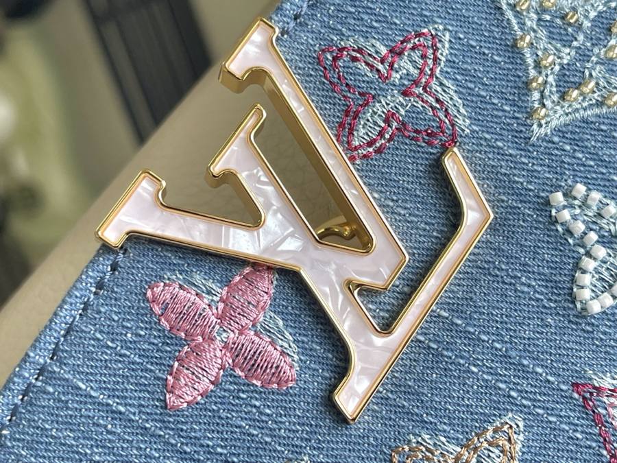 Louis Vuitton Capucines Mini M12947 21 x 14 x 8 Denim AB63