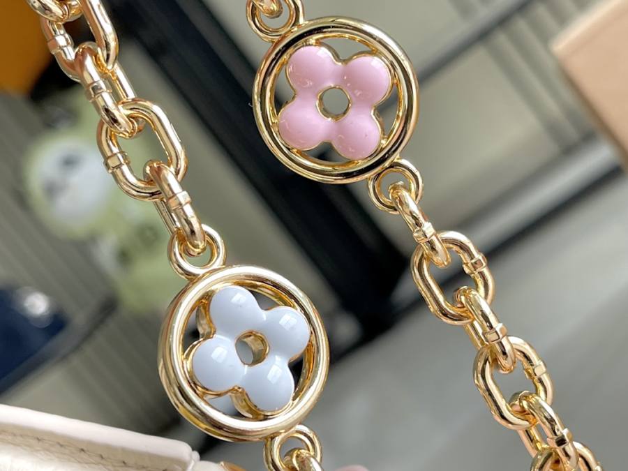 Louis Vuitton Capucines Pink 8394