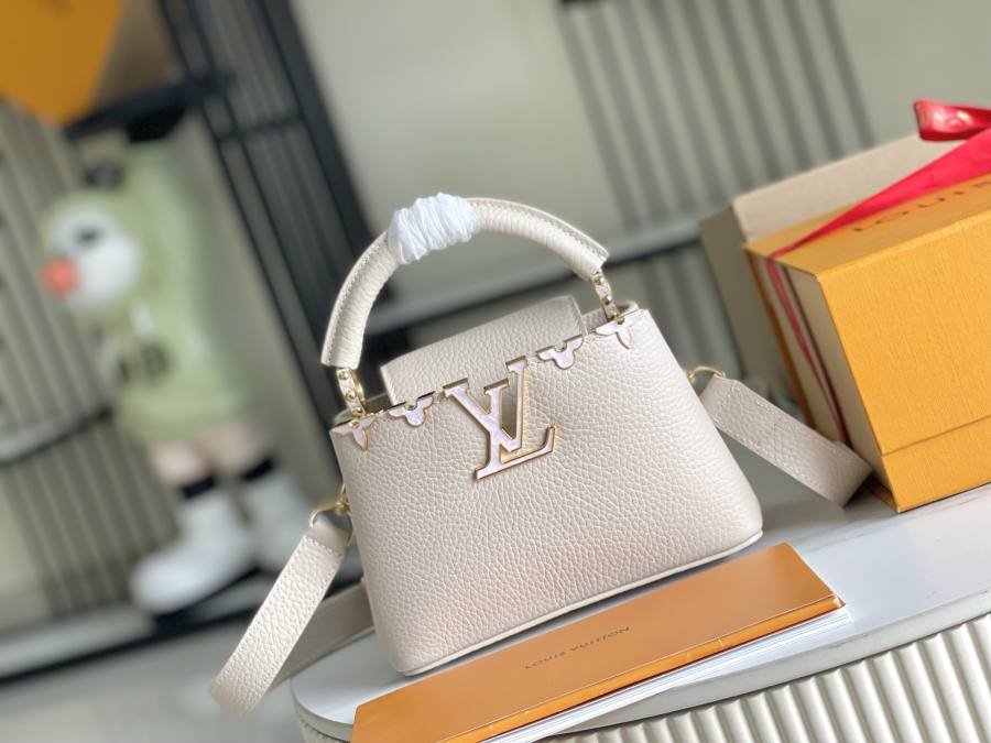 Louis Vuitton Capucines White 2AF8