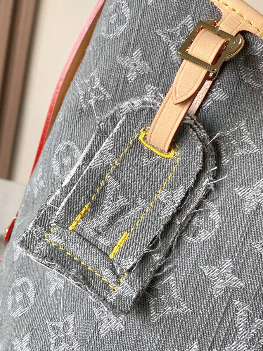 Louis Vuitton CarryAll MM M13289 39 x 3 80B7