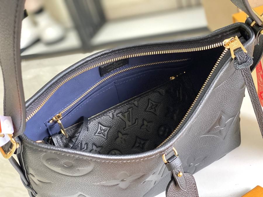 Louis Vuitton CarryAll PM M46288 29.5 x 24 x 12 831C
