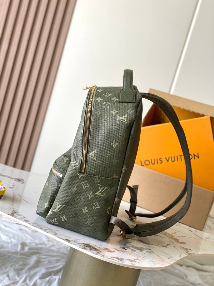 Louis Vuitton Christopher M29769 29 x 38 x 20 FB11