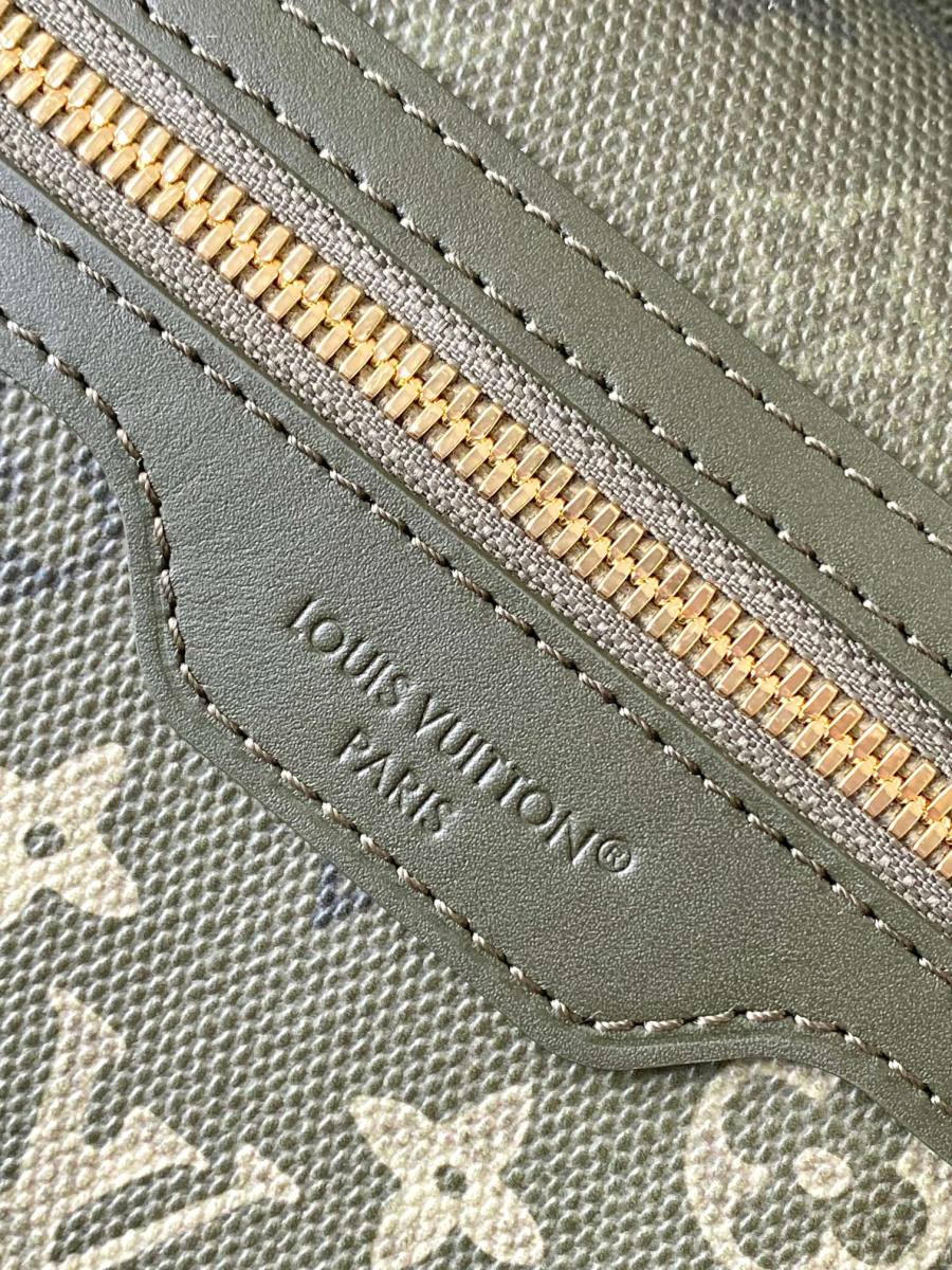 Louis Vuitton Christopher M29769 29 x 38 x 20 FB11