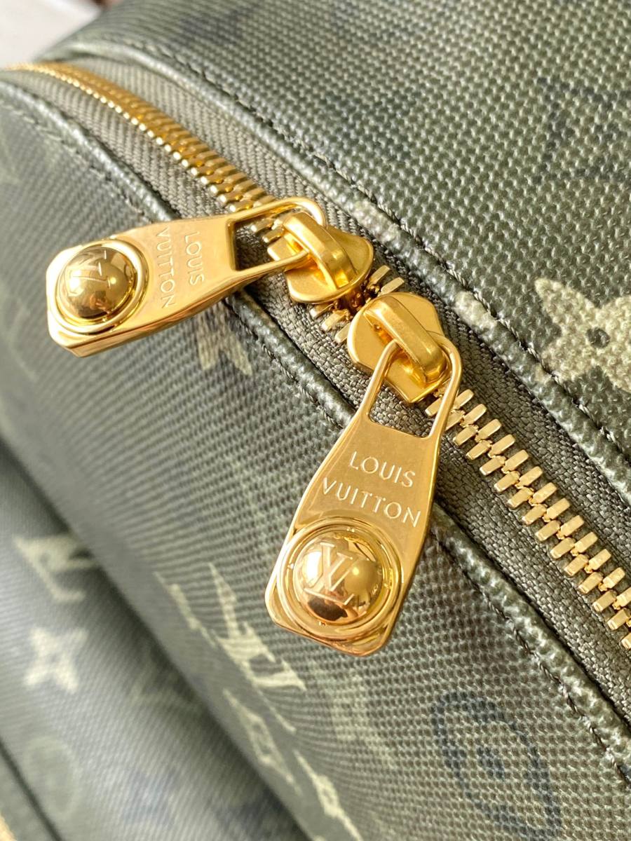 Louis Vuitton Christopher M29769 29 x 38 x 20 FB11