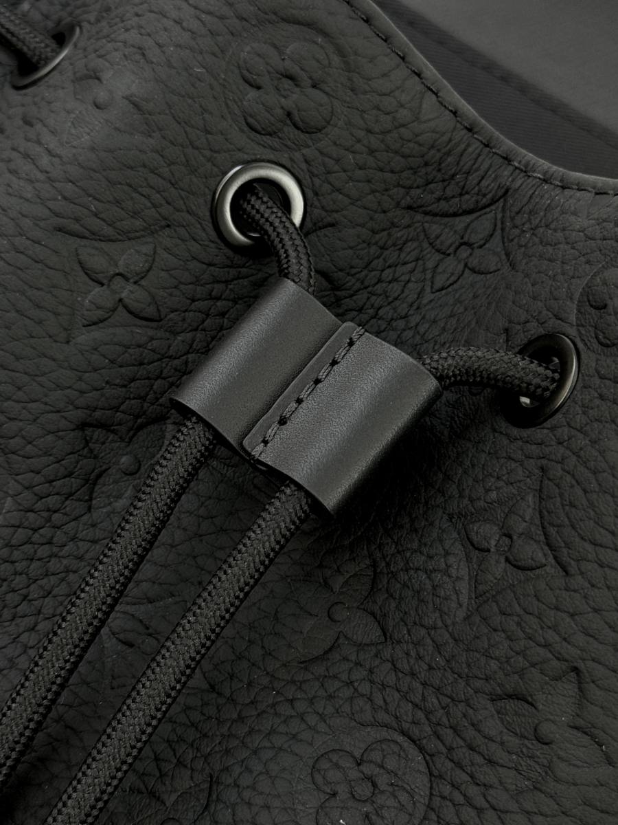 Louis Vuitton Christopher M55699 CA7E