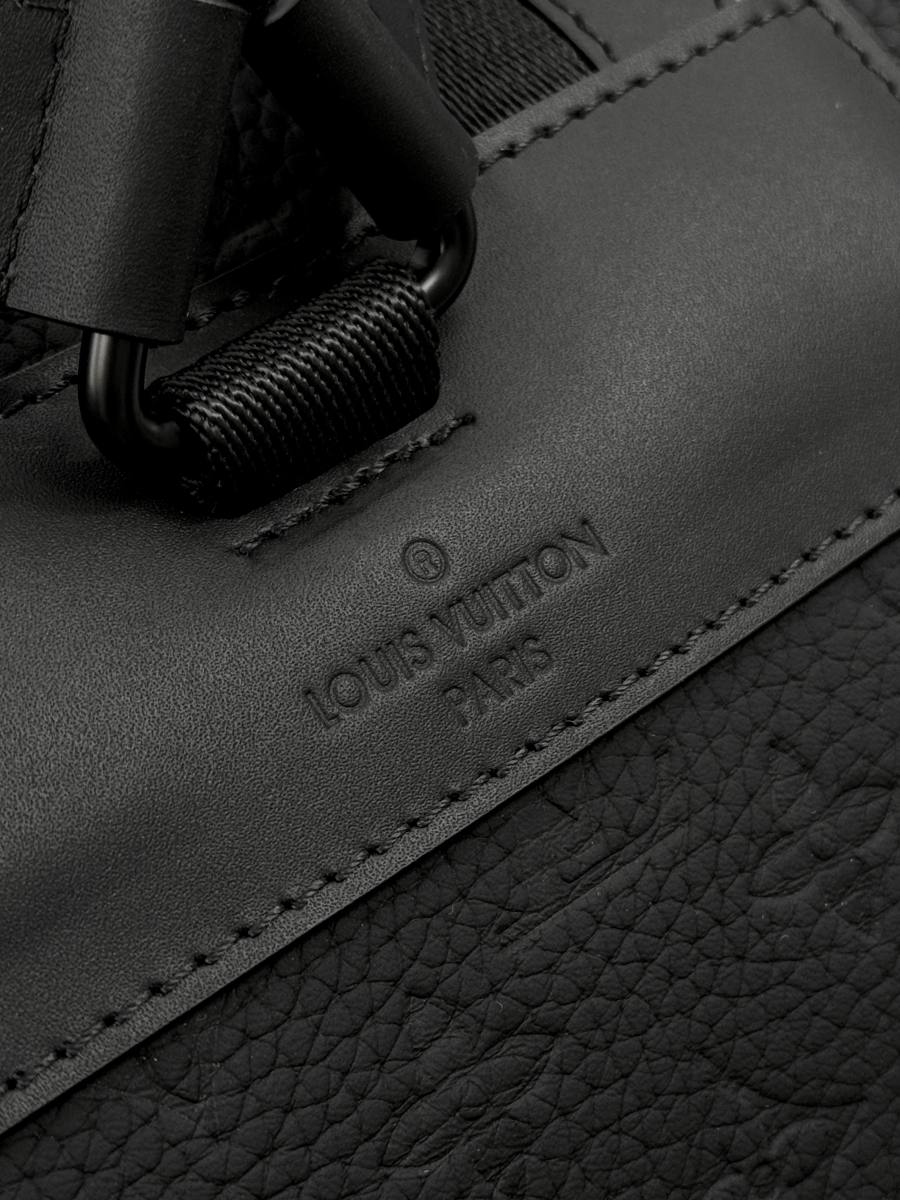 Louis Vuitton Christopher M55699 CA7E