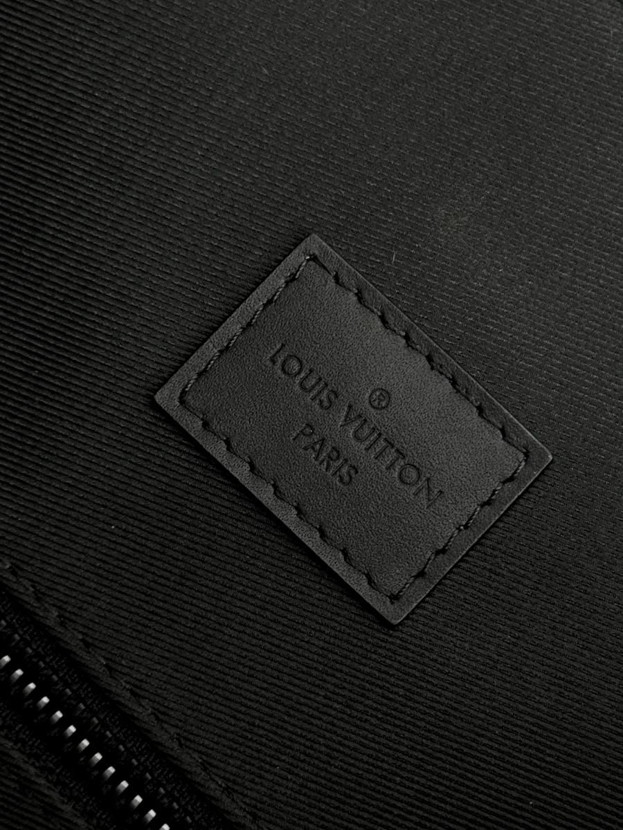 Louis Vuitton Christopher M55699 CA7E
