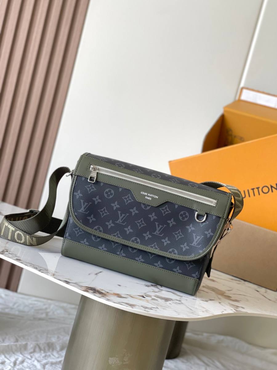 Louis Vuitton Courrier M28629 37 x 27 x 12 604F