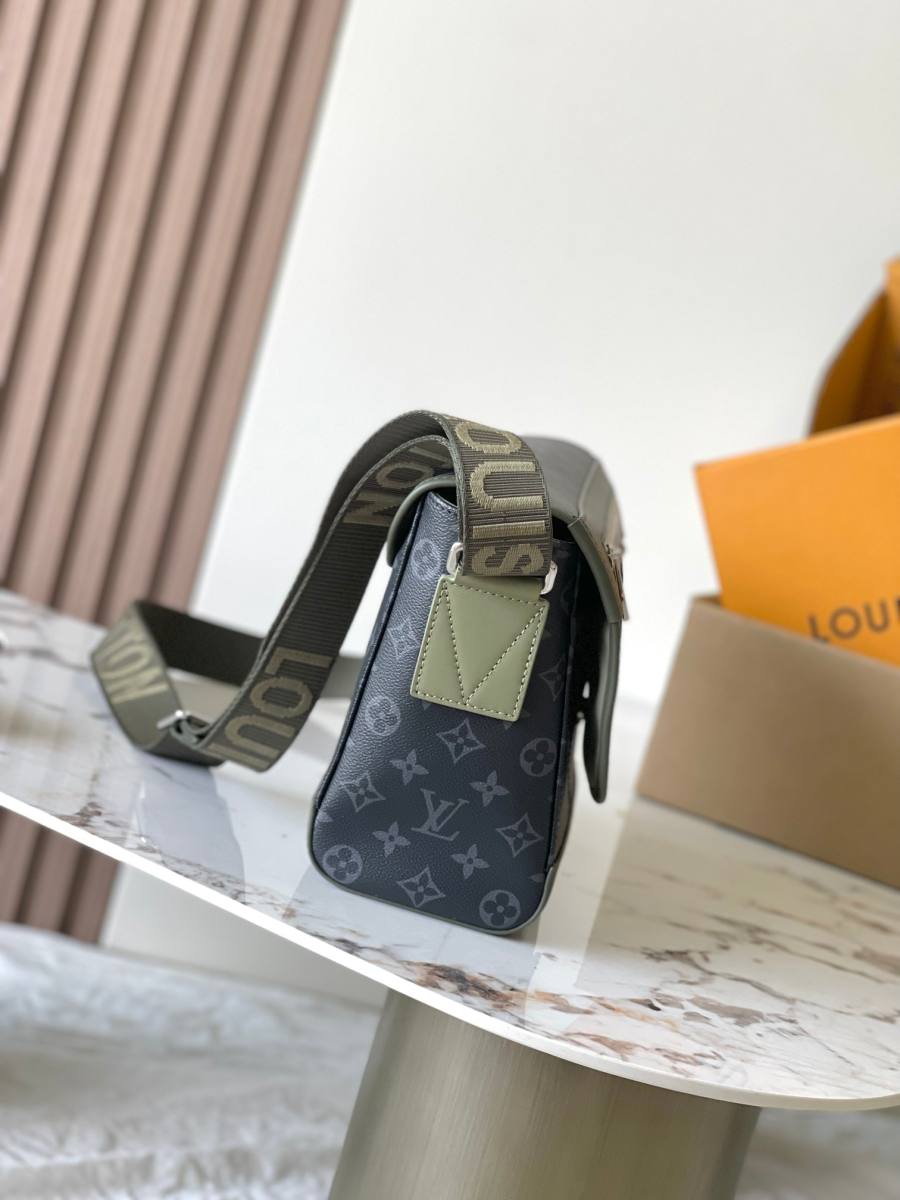 Louis Vuitton Courrier M28629 37 x 27 x 12 604F