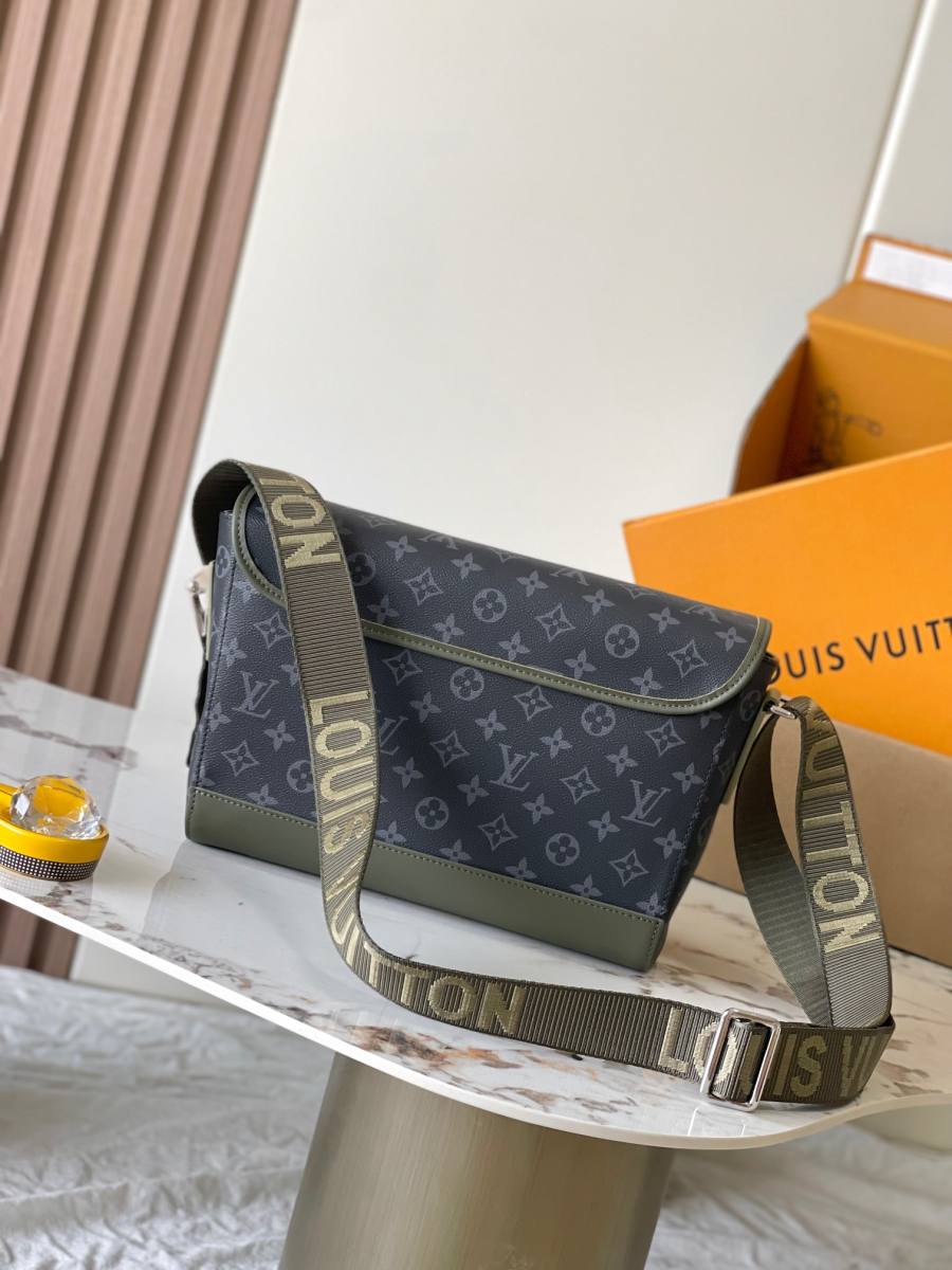 Louis Vuitton Courrier M28629 37 x 27 x 12 604F