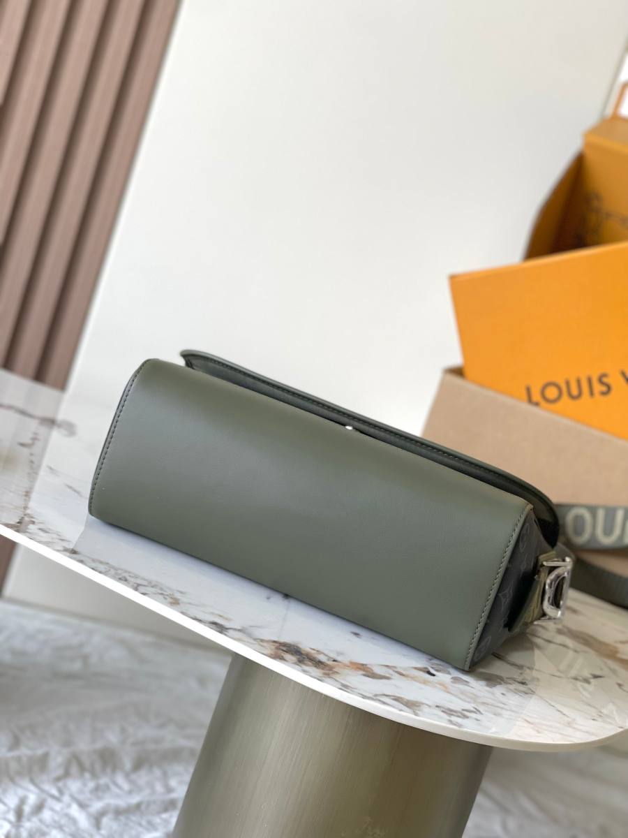 Louis Vuitton Courrier M28629 37 x 27 x 12 604F