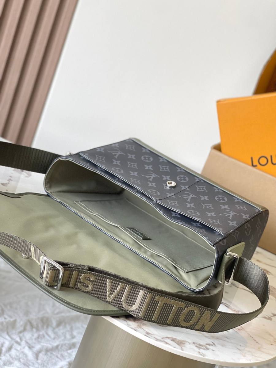 Louis Vuitton Courrier M28629 37 x 27 x 12 604F