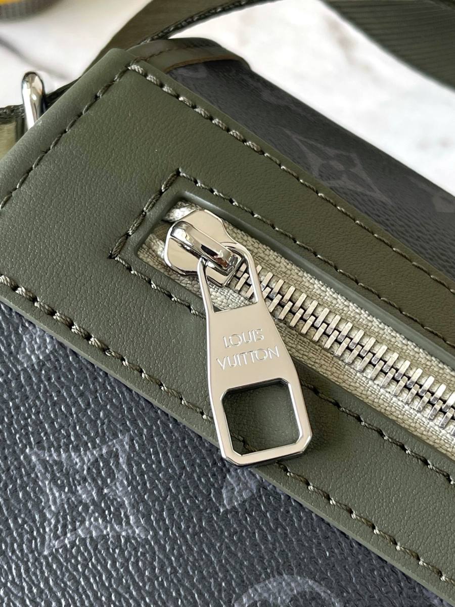 Louis Vuitton Courrier M28629 37 x 27 x 12 604F