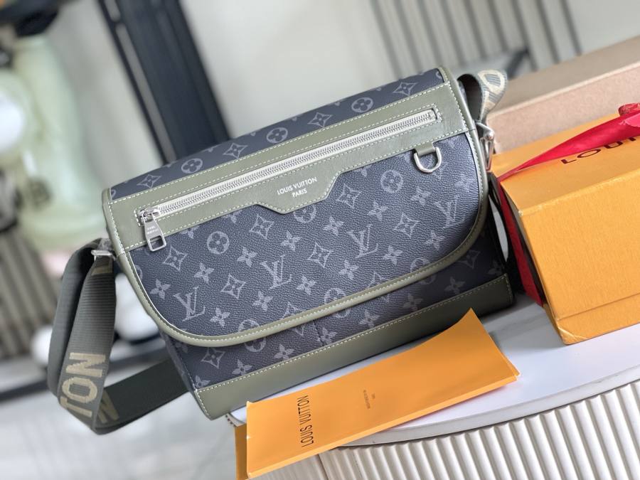 Louis Vuitton Courrier M28629 37 x 27 x 12 809E