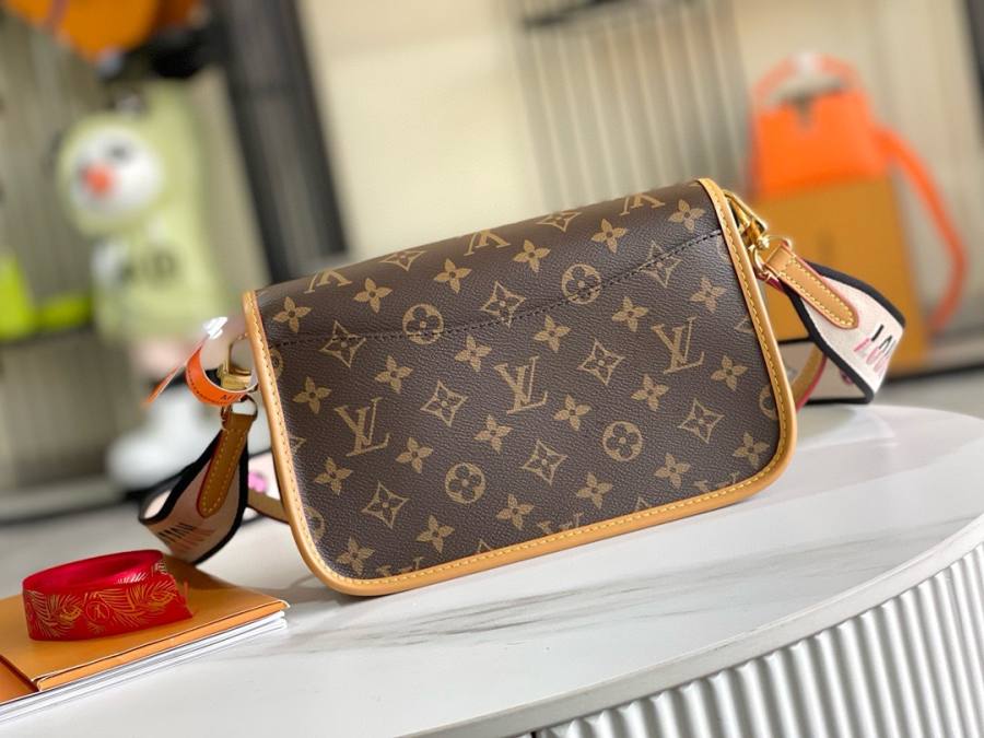 Louis Vuitton Diane M45985 24 x 16 x 8 Monogram 56CA