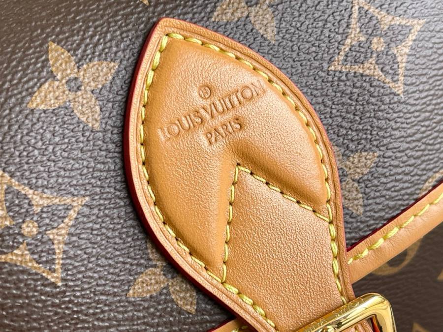 Louis Vuitton Diane M45985 24 x 16 x 8 Monogram 56CA