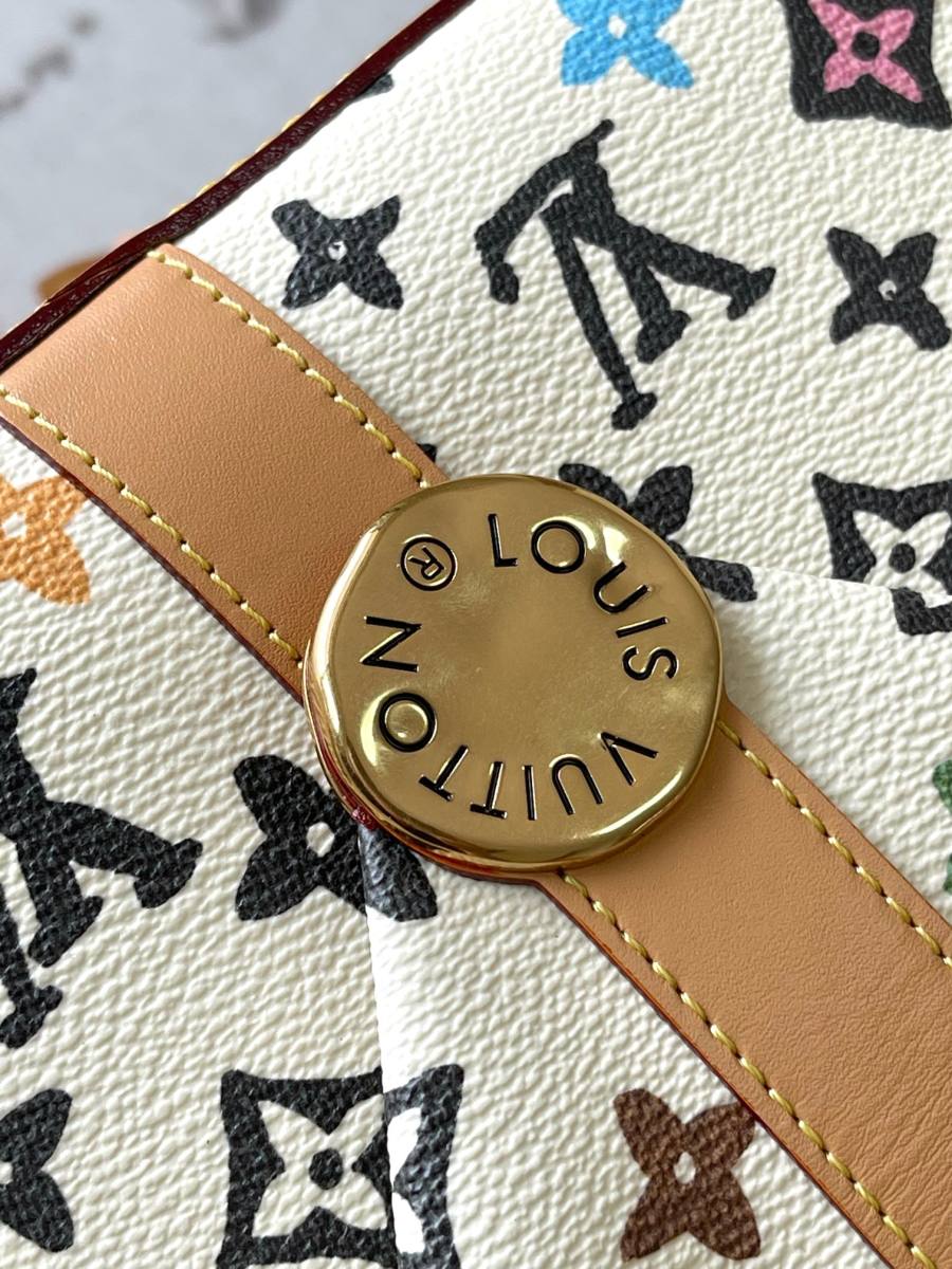 Louis Vuitton Envelope 7B13