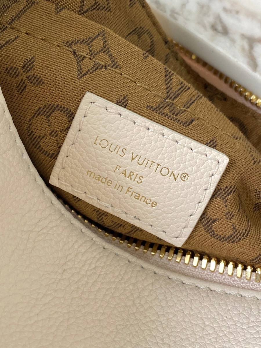 Louis Vuitton Express M2A393 17 x 13. B595